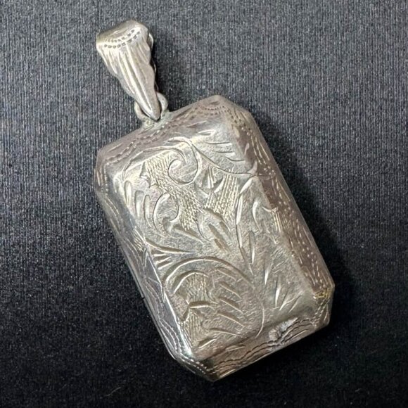 Vintage 925 Ornate Etched Silver Locket Pendant - Picture 1 of 7